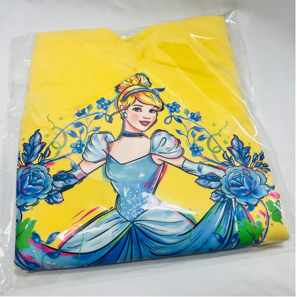 Disney Cinderella Graphic T-Shirt Womens Medium Yellow V-Neck Floral Princess - Picture 3 of 5